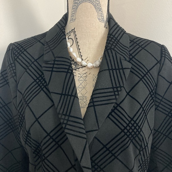 JL Women’s Black Blazer Long Sleeve One Button Black Plaid Lines Suit Jacket - Picture 2 of 5